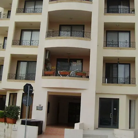 Comfort No. 16, Daffodil Court Apartment