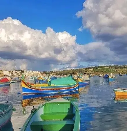 Comfort No. 16, Daffodil Court Apartament