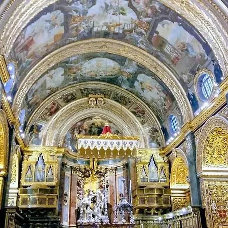 Comfort No. 16, Daffodil Court Apartament *