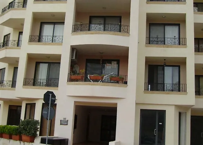 Comfort No. 16, Daffodil Court Apartament