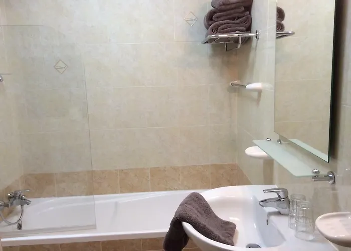 Comfort No. 16, Daffodil Court Apartament *