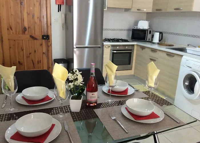 Comfort No. 16, Daffodil Court Apartament